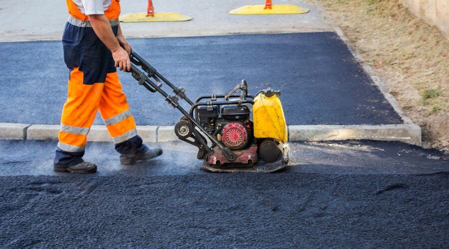 Professional gutter cleaning in Easton, CT